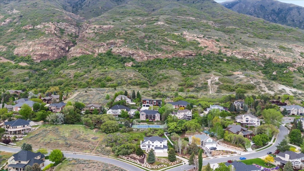 Bird\\\\\\\'s eye view with a residential view and a mountain view
