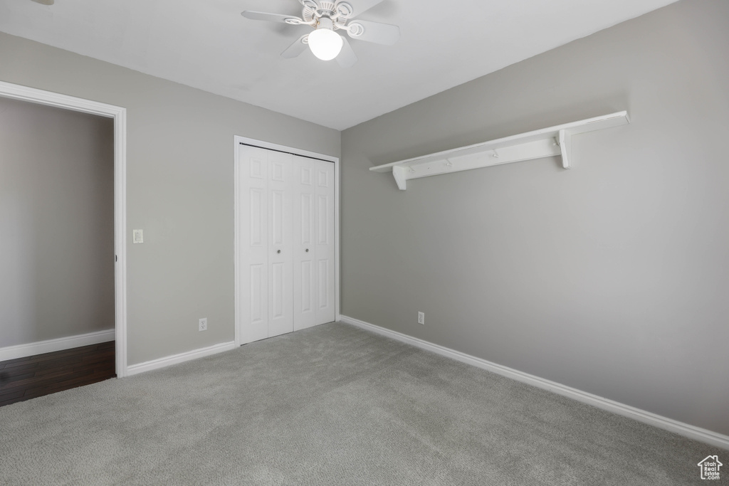 Unfurnished bedroom with carpet flooring, a ceiling fan, baseboards, and a closet
