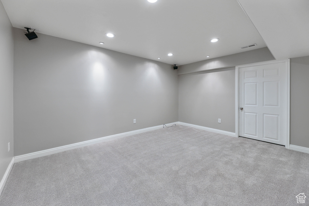 Finished basement with baseboards, carpet flooring, recessed lighting, and visible vents