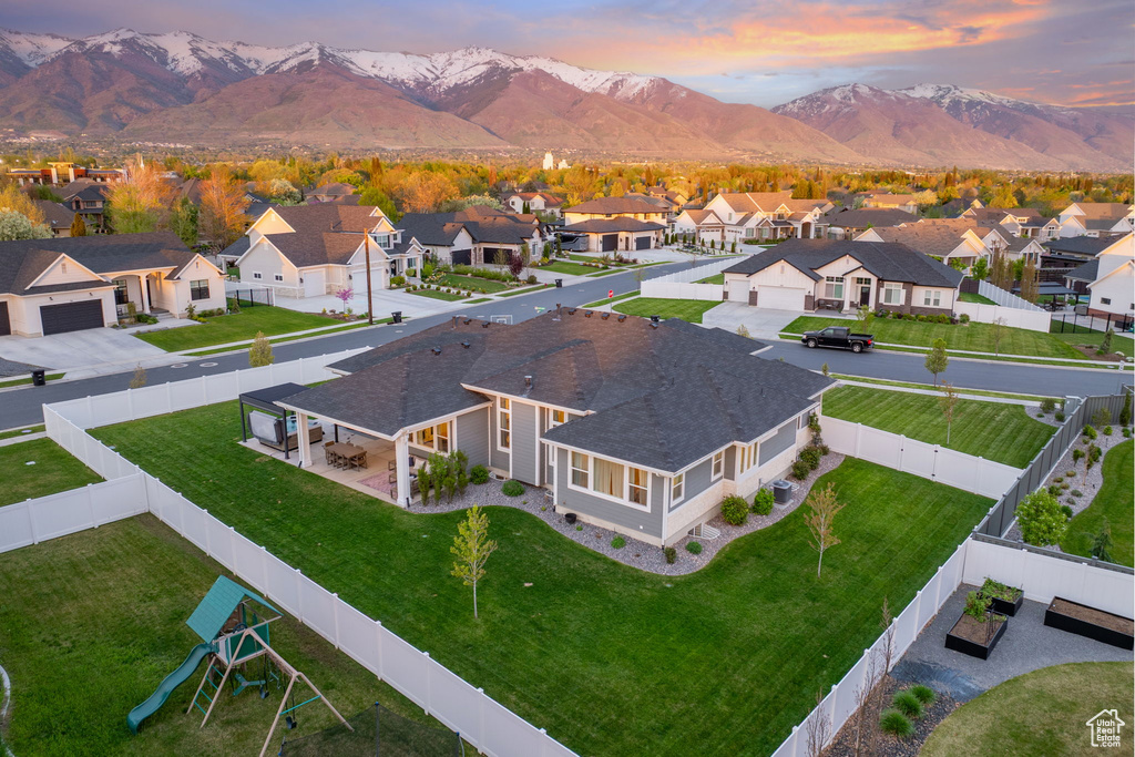 Bird\\\\\\\'s eye view with a mountain view and a residential view