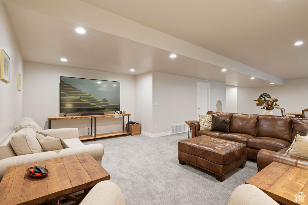 Living area featuring baseboards, visible vents, light carpet, and recessed lighting