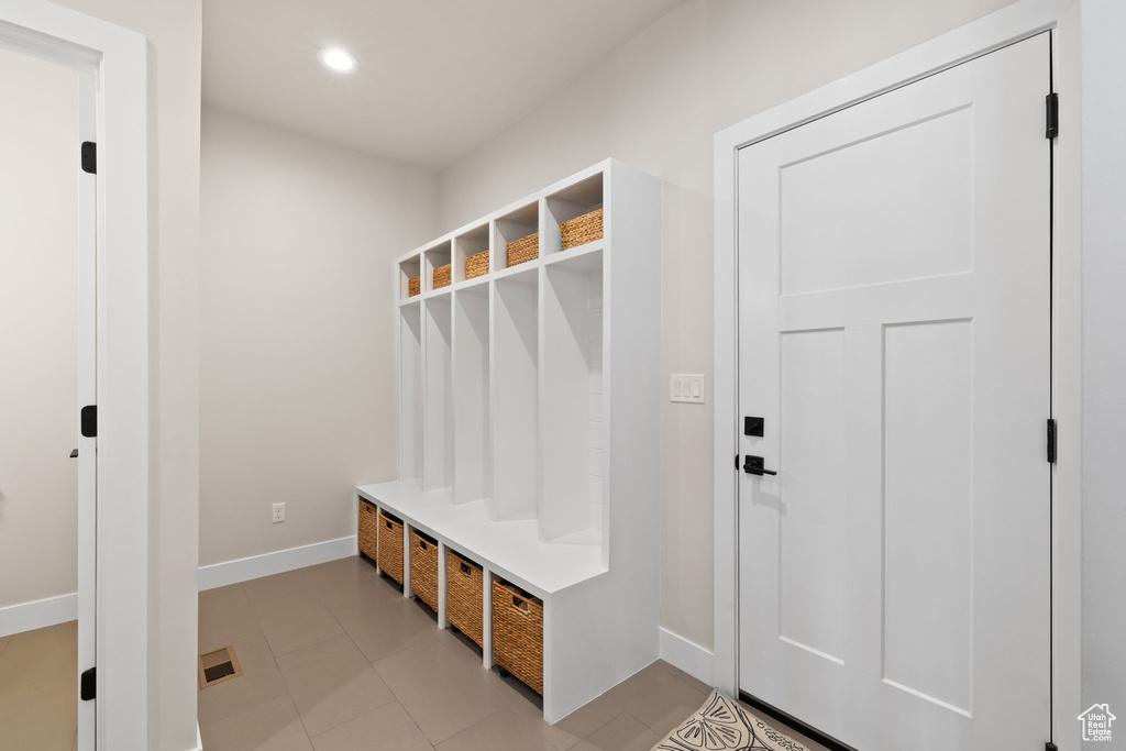 Mudroom with recessed lighting, light tile patterned flooring, visible vents, and baseboards