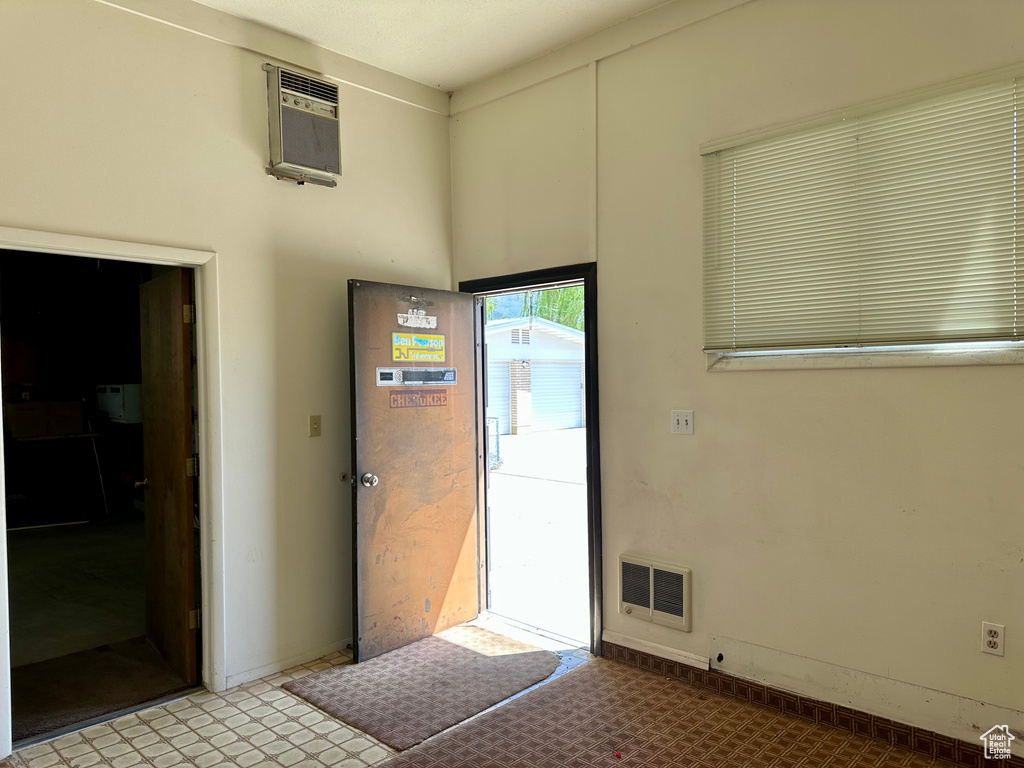 Entryway with tile patterned floors and baseboards