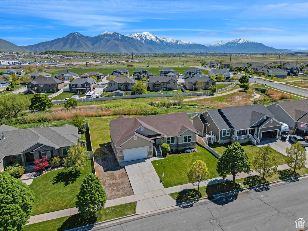 Bird\\\\\\\'s eye view featuring a residential view and a mountain view