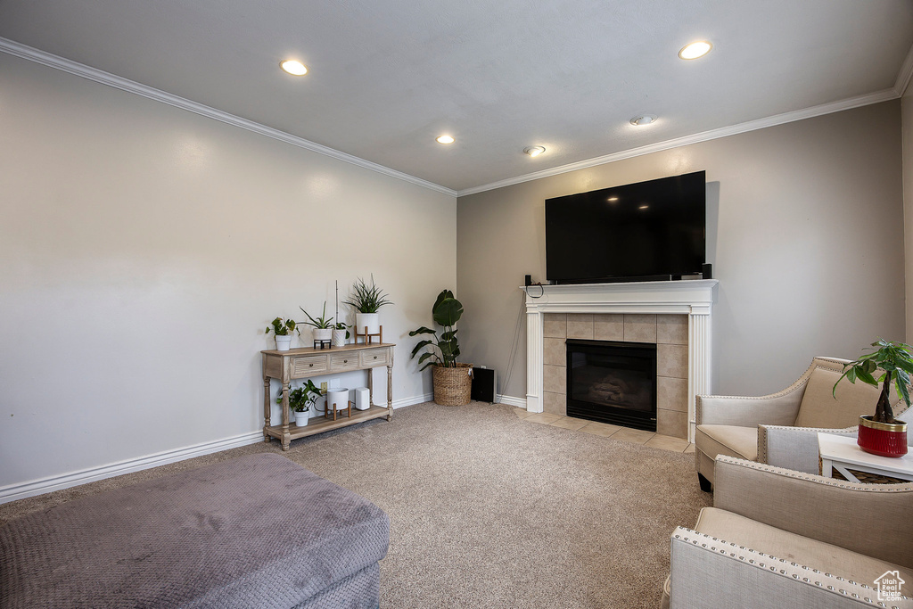 Living area with ornamental molding, carpet, and recessed lighting