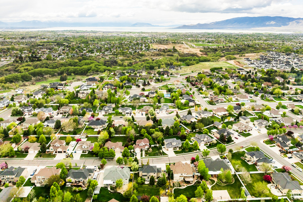 Bird\'s eye view with a residential view and a mountain view