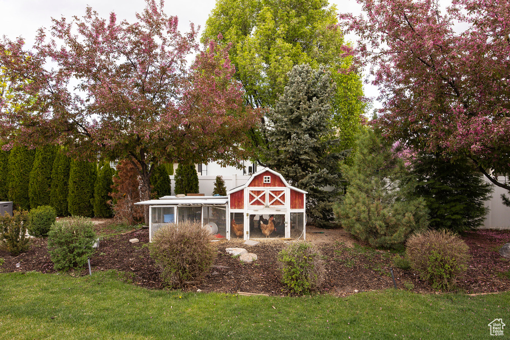 Exterior space with exterior structure and an outbuilding