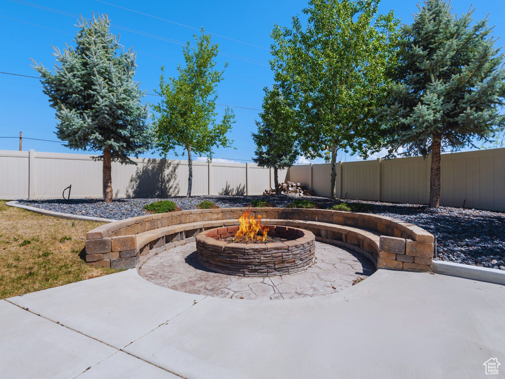 View of patio / terrace featuring a fire pit and a fenced backyard