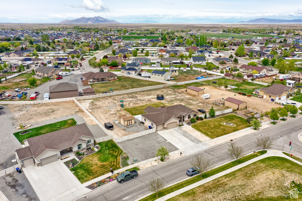 Aerial view with a residential view and a mountain view