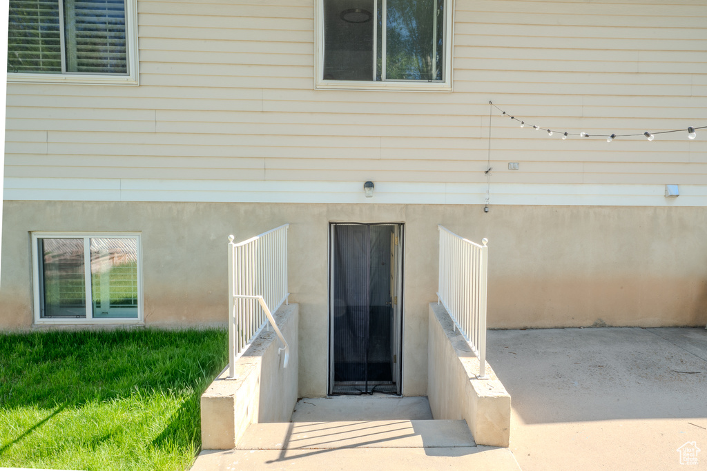 View of exterior entry with stucco siding