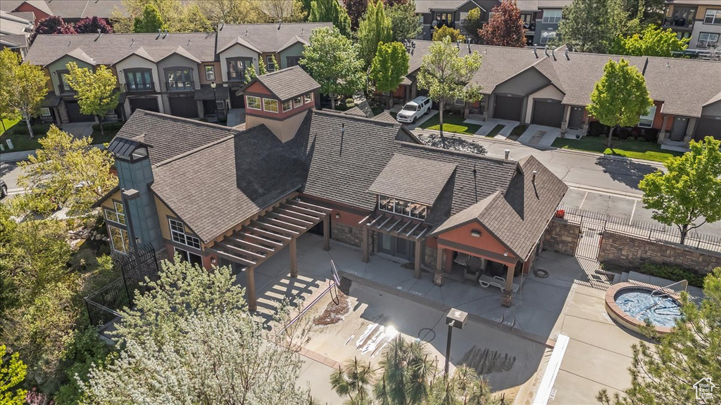 Birds eye view of property featuring a residential view