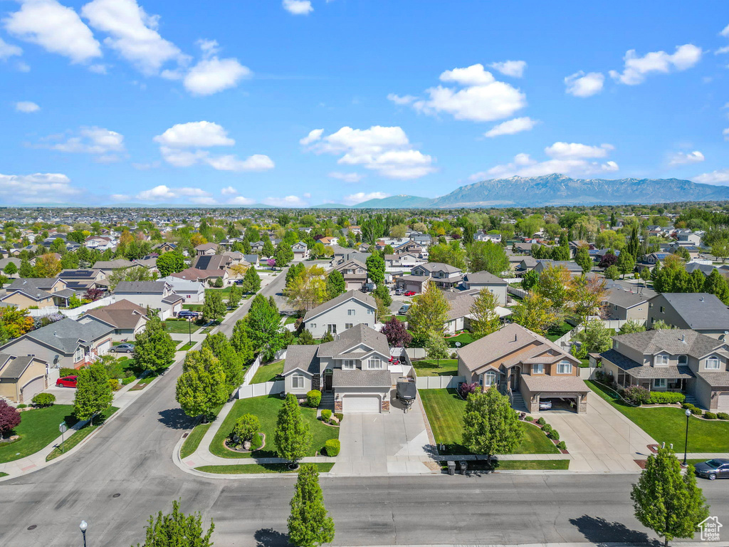 Bird's eye view featuring a residential view and a mountain view