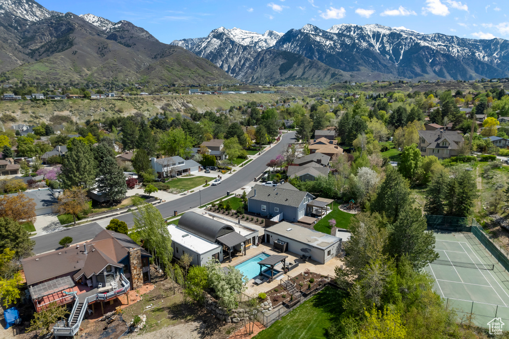 Bird\\\\\\\'s eye view featuring a residential view and a mountain view