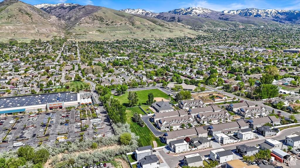 Aerial view featuring a residential view and a mountain view