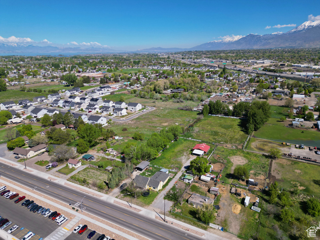 Aerial view with a mountain view