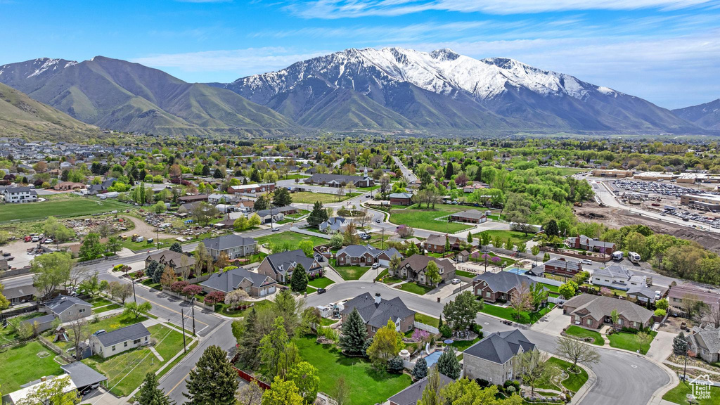 Bird's eye view featuring a residential view and a mountain view