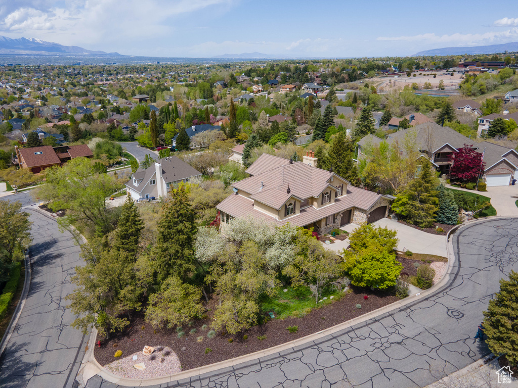 Bird's eye view featuring a residential view and a mountain view