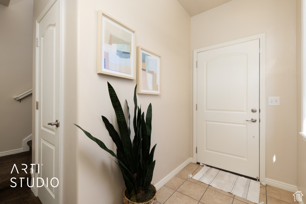 Foyer entrance featuring baseboards and light tile patterned floors