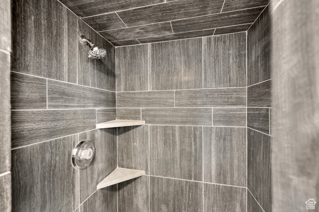 Details with a tile shower