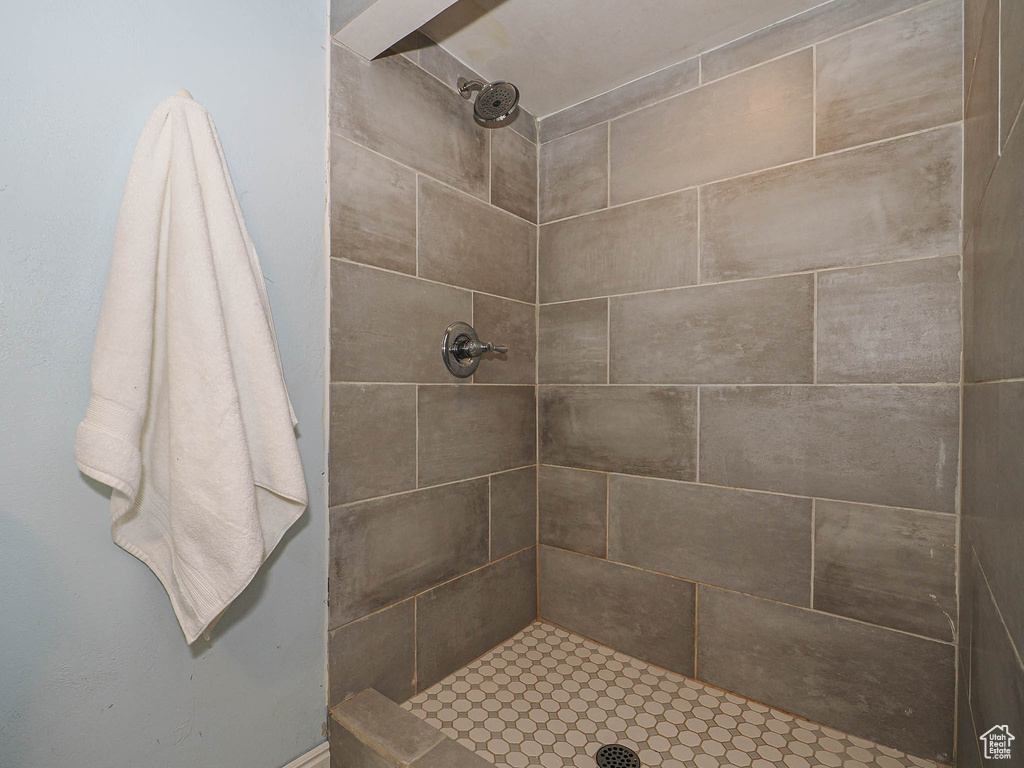 Full bath with tiled shower