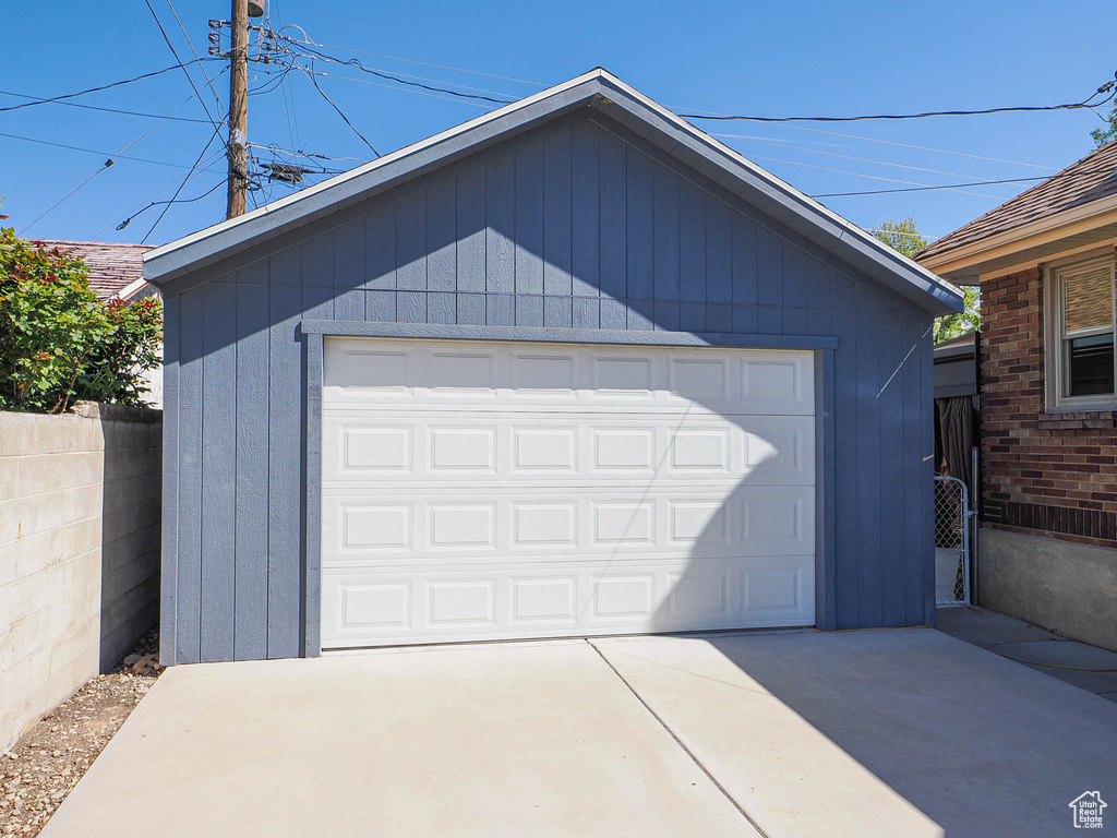 Detached garage with fence