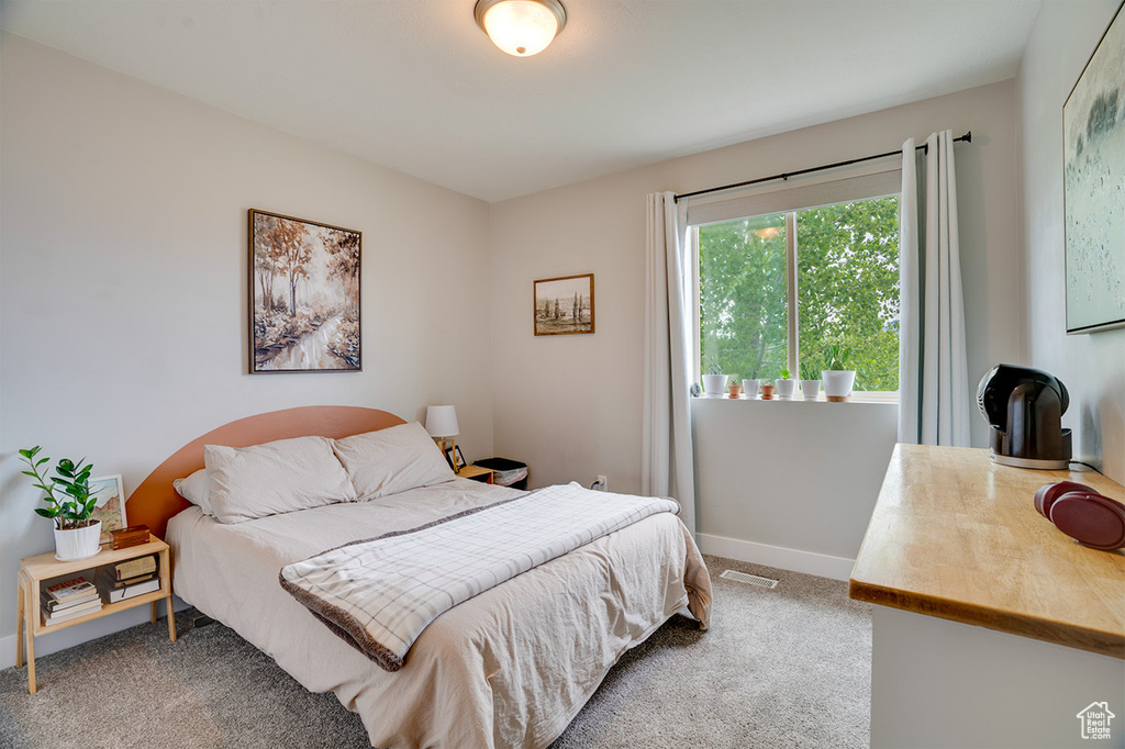 Bedroom with carpet flooring, baseboards, and visible vents