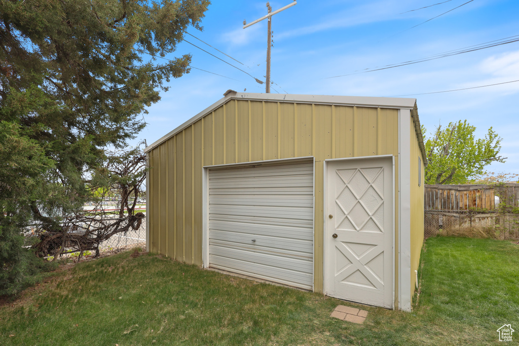Garage featuring fence