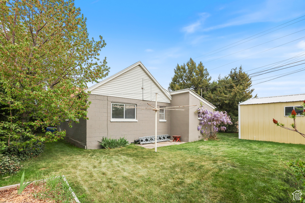 Back of house featuring a yard