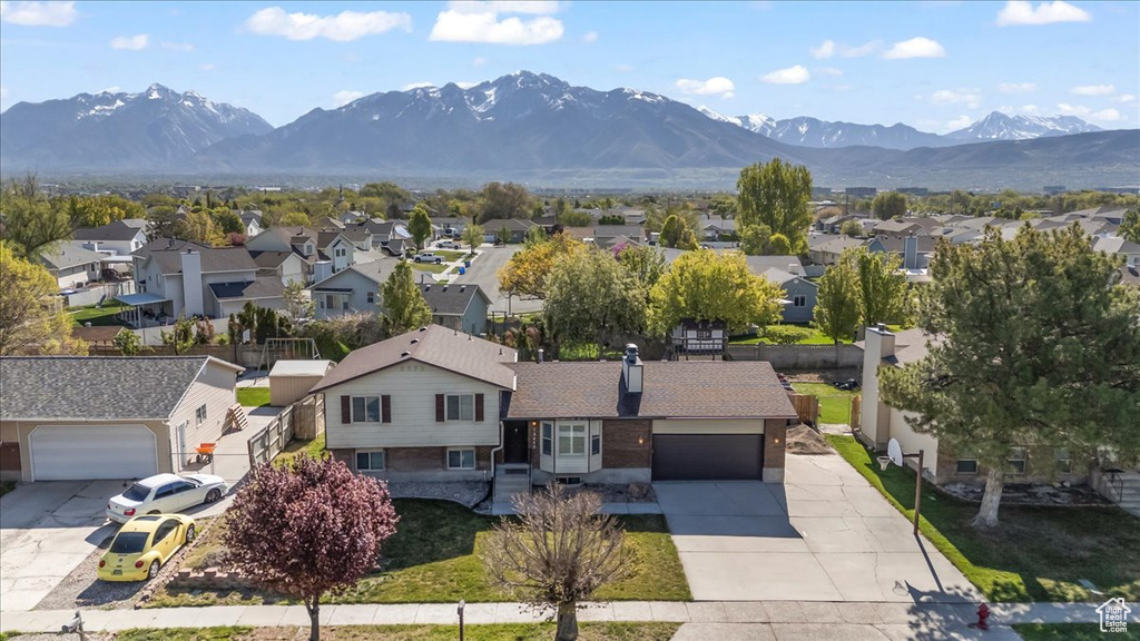 Birds eye view of property featuring a residential view and a mountain view