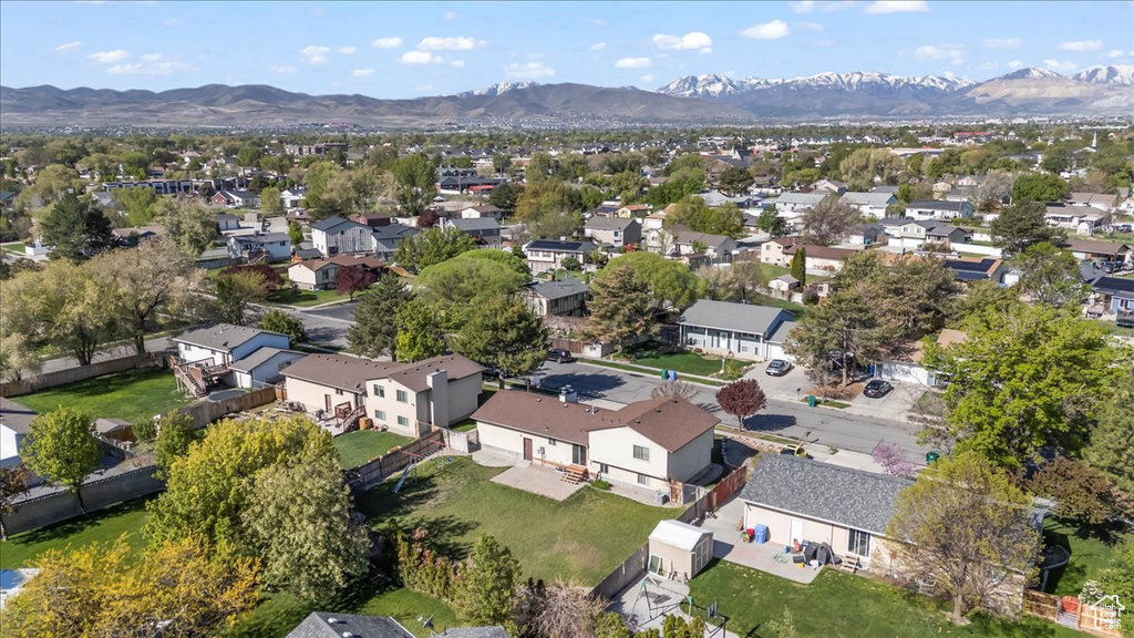 Birds eye view of property featuring a residential view and a mountain view