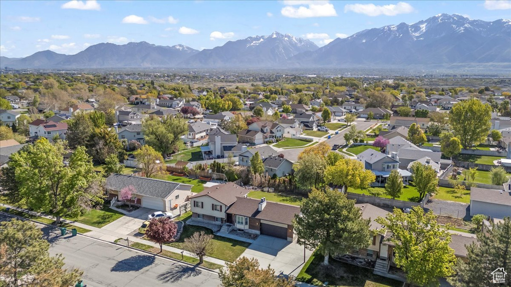 Bird's eye view featuring a residential view and a mountain view