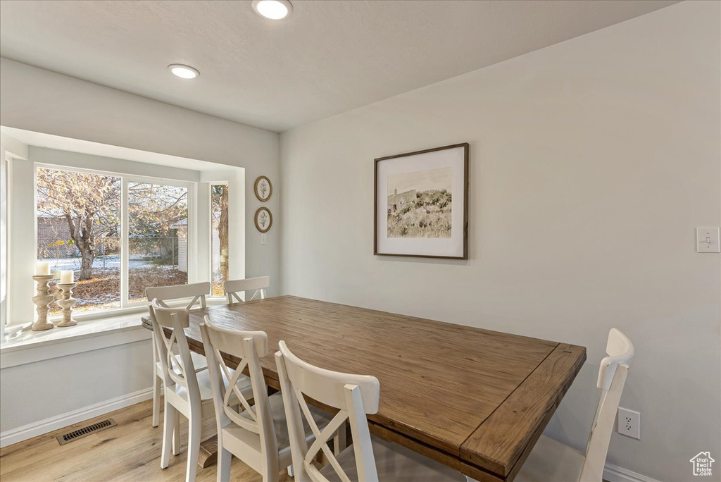 Dining space with baseboards, recessed lighting, light wood-style flooring, and visible vents