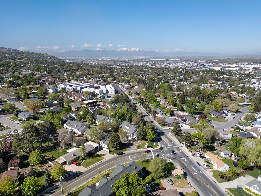 Drone / aerial view featuring a mountain view