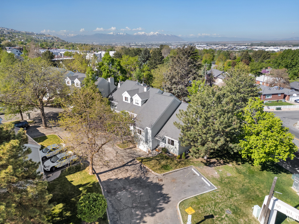 Bird\'s eye view with a residential view and a mountain view