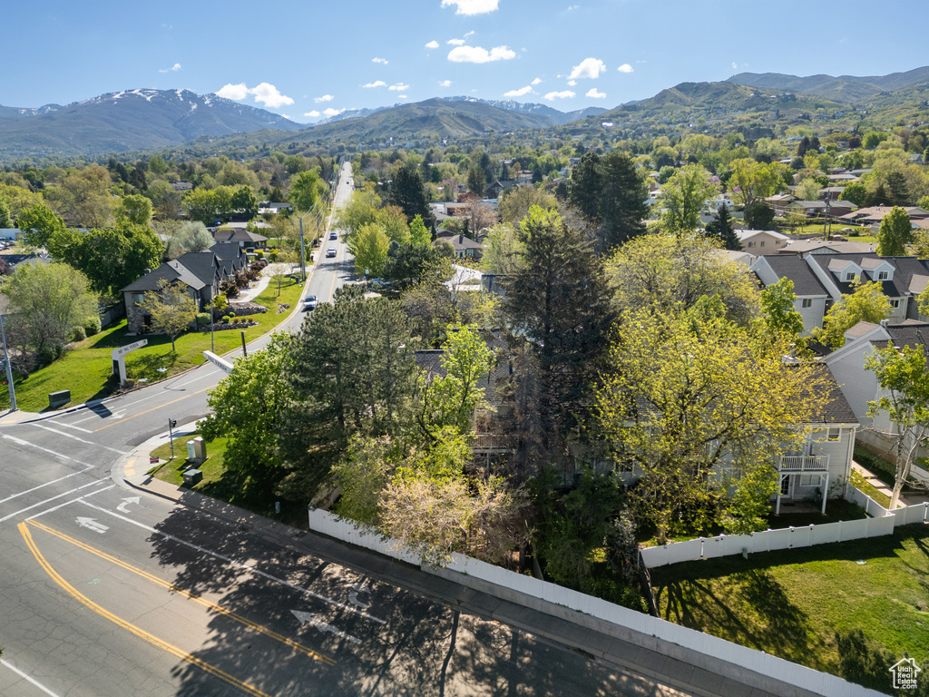 Bird\'s eye view with a residential view and a mountain view