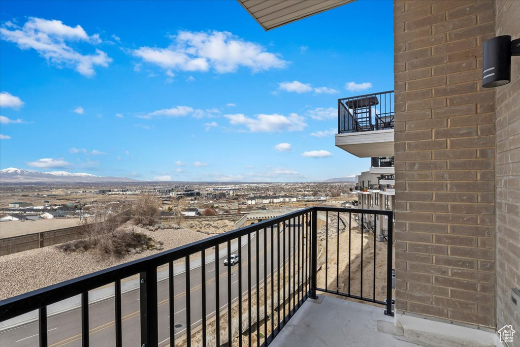Balcony featuring a mountain view