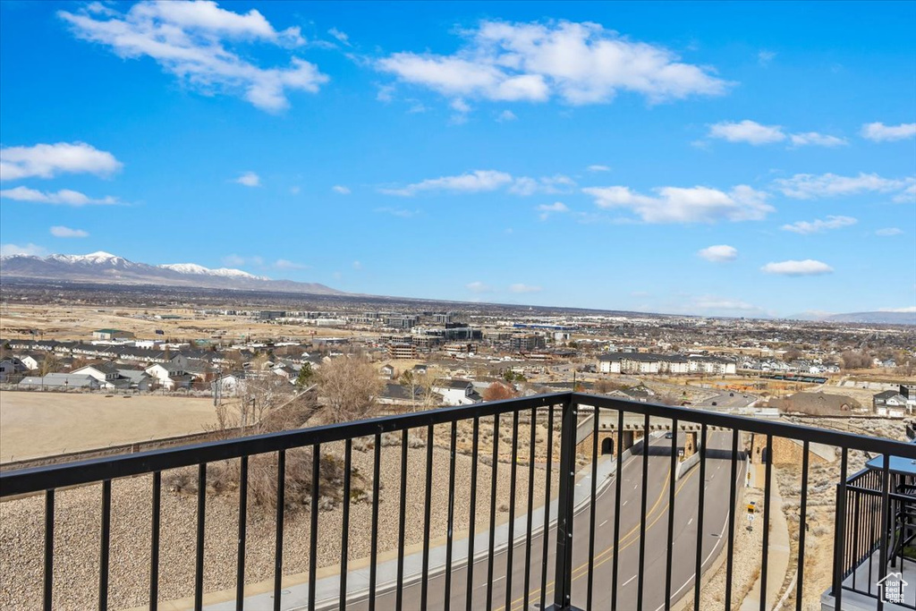 Balcony featuring a mountain view