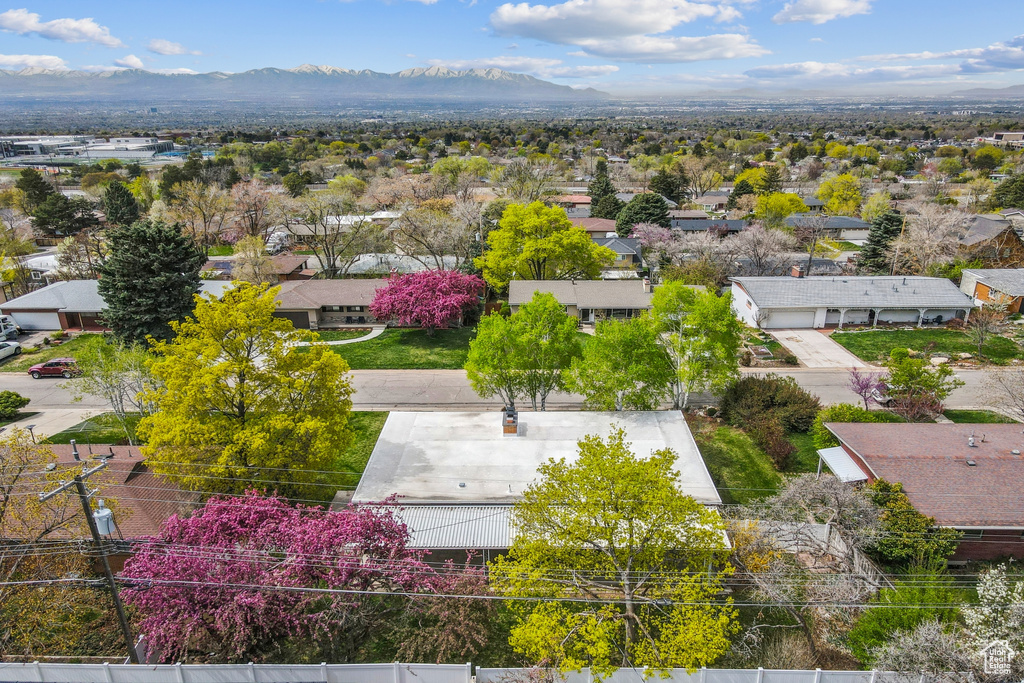 Aerial view featuring a residential view and a mountain view