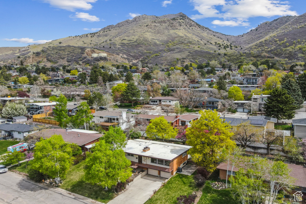 Mountain view featuring a residential view