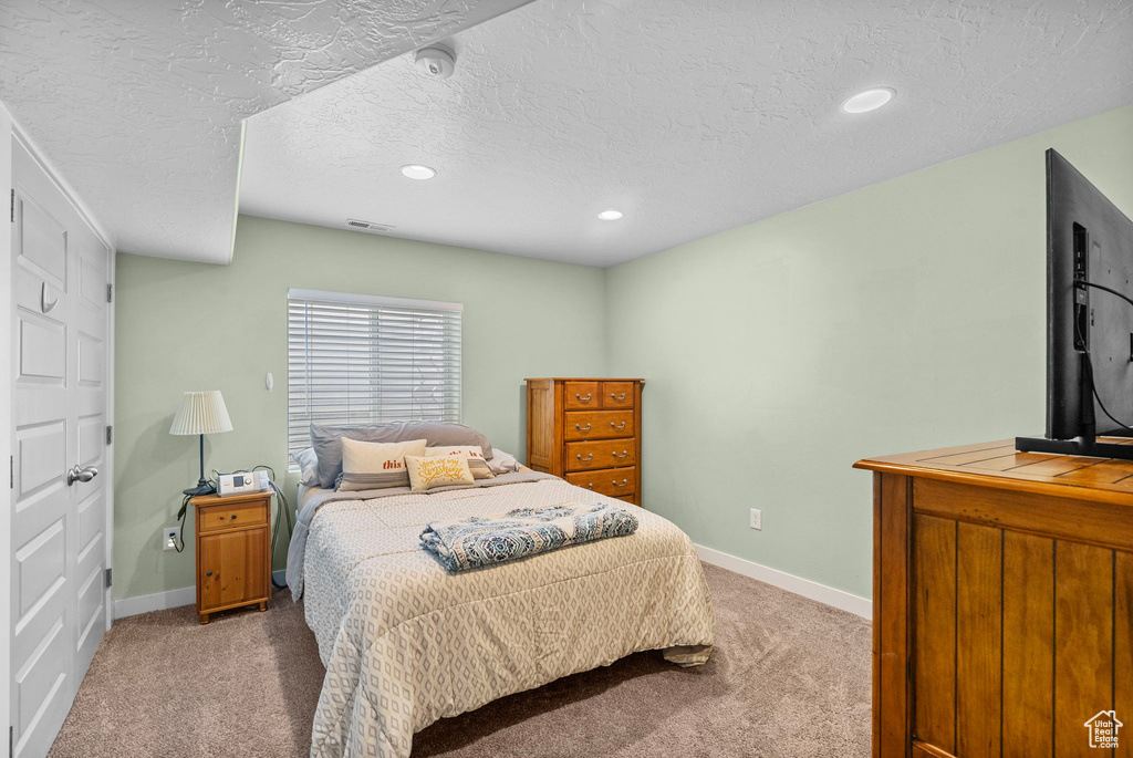 Bedroom with visible vents, recessed lighting, baseboards, and light carpet