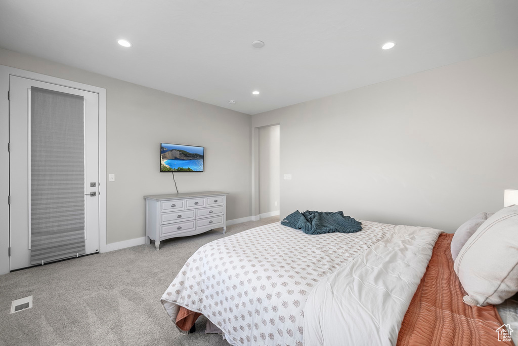 Bedroom with visible vents, recessed lighting, baseboards, and light carpet