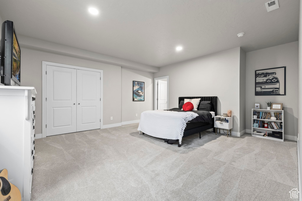 Bedroom with recessed lighting, baseboards, light colored carpet, and visible vents