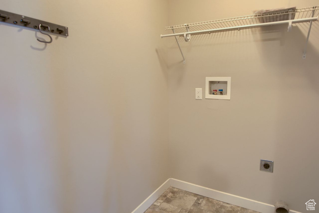 Clothes washing area with laundry area, washer hookup, baseboards, and electric dryer hookup