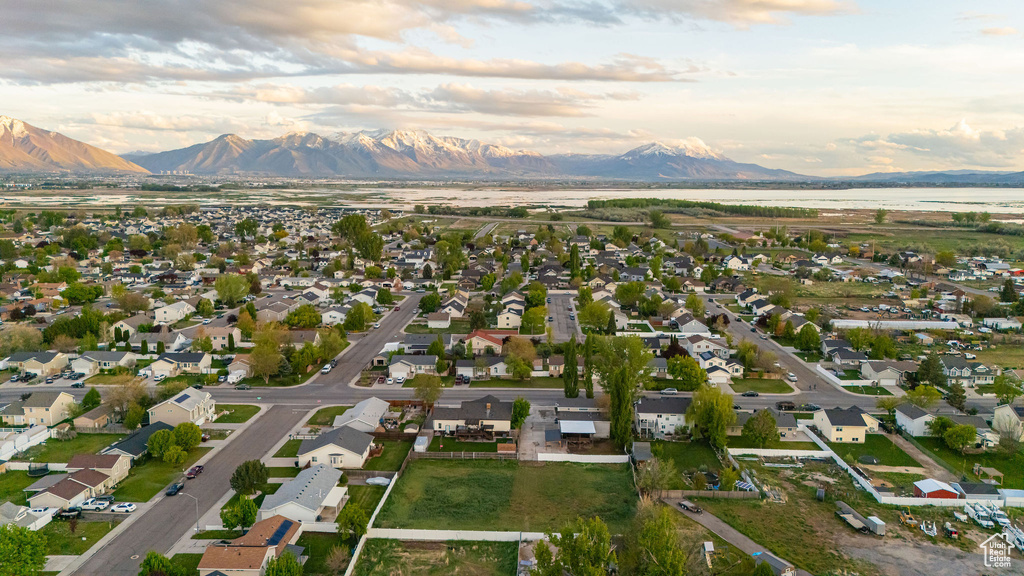 Birds eye view of property featuring a residential view and a mountain view