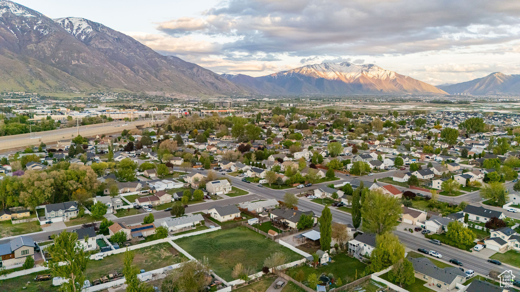 Aerial view with a residential view and a mountain view