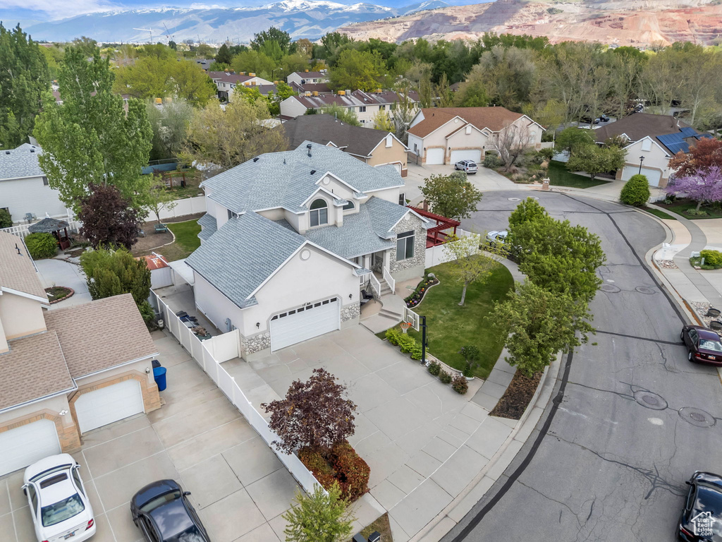 Bird\\\\\\\'s eye view with a residential view and a mountain view
