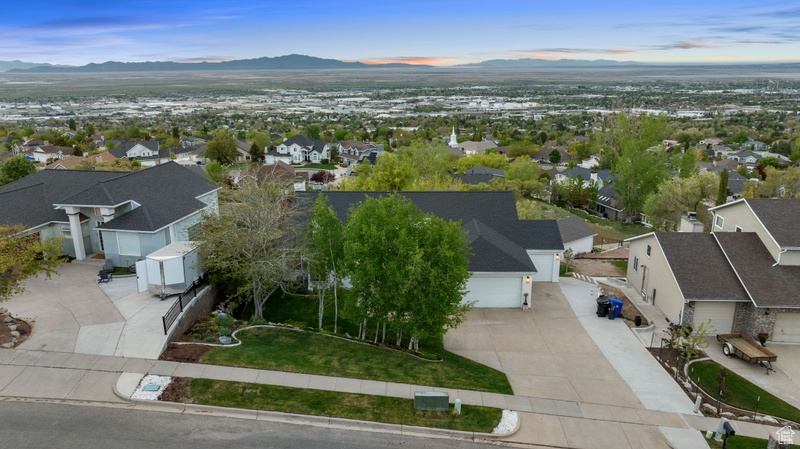 Birds eye view of property featuring a residential view and a mountain view