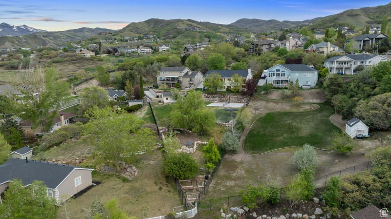 Bird\\\'s eye view featuring a residential view and a mountain view
