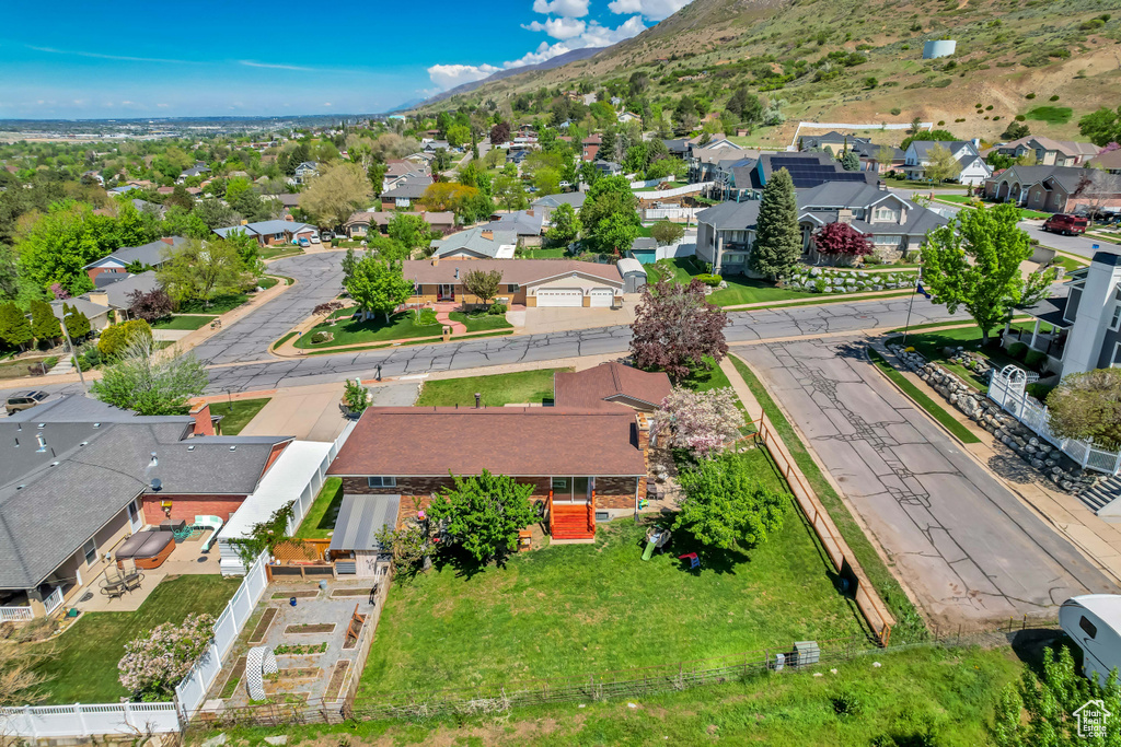 Bird's eye view featuring a residential view and a mountain view