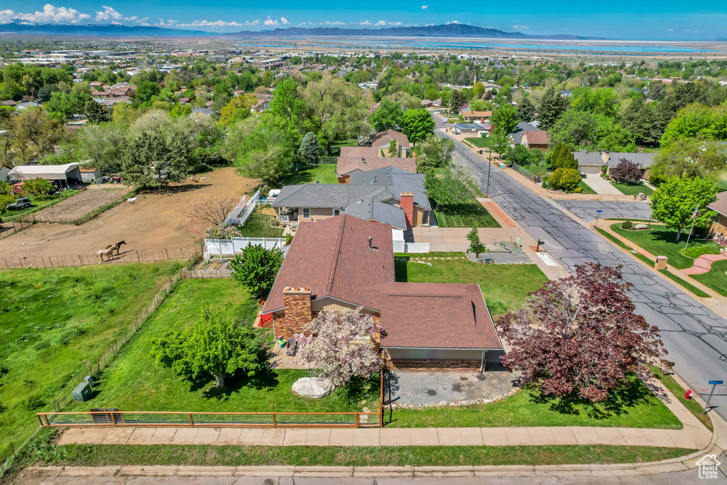 Bird's eye view featuring a residential view and a mountain view
